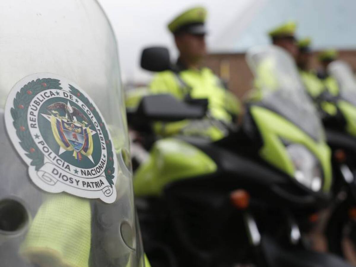 Capturan a dos policías por pedir dinero para no inmovilizar vehículo