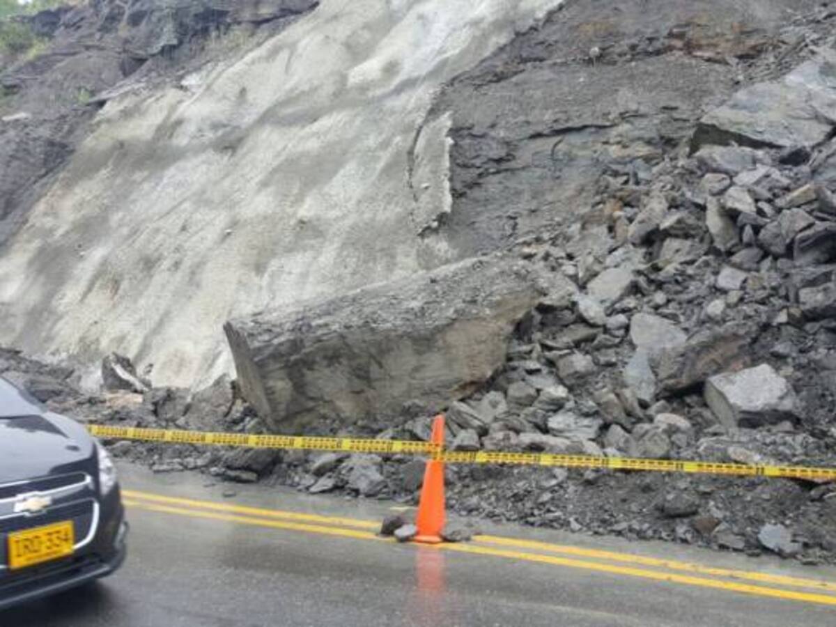Un derrumbe provoca restricciones en la carretera que va hacia Barrancabermeja