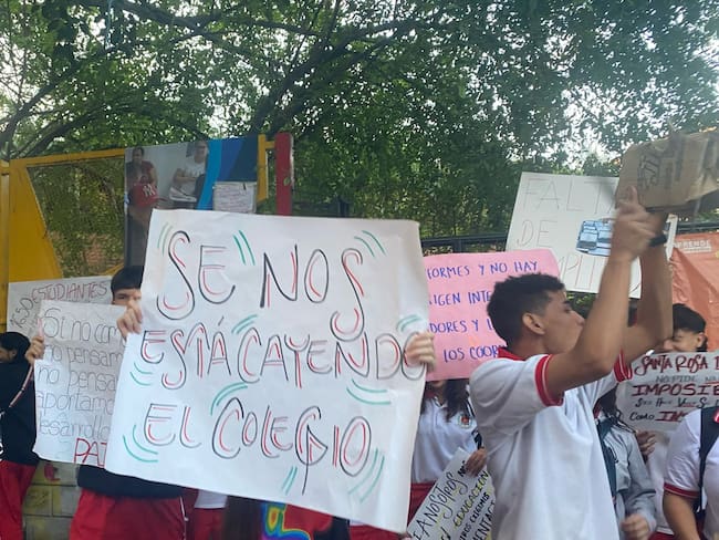 Protesta estudiantil IE Santa Rosa de Lima, Medellín