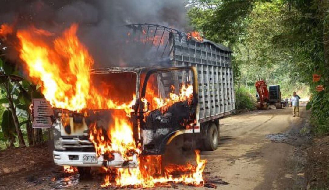 Incendio de camión en zona rural de Tuluá