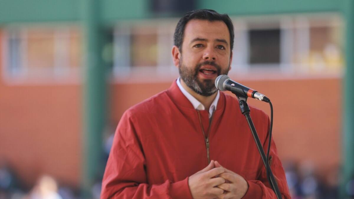 “No hay que cambiar la primera línea, hay que pensar en la segunda y tercera”: alcalde Galán