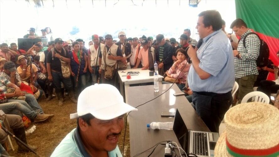 Gobierno e indígenas acuerdan despejar la vía Panamericana en Cauca . Foto: Cortesía Gobernación del Cauca