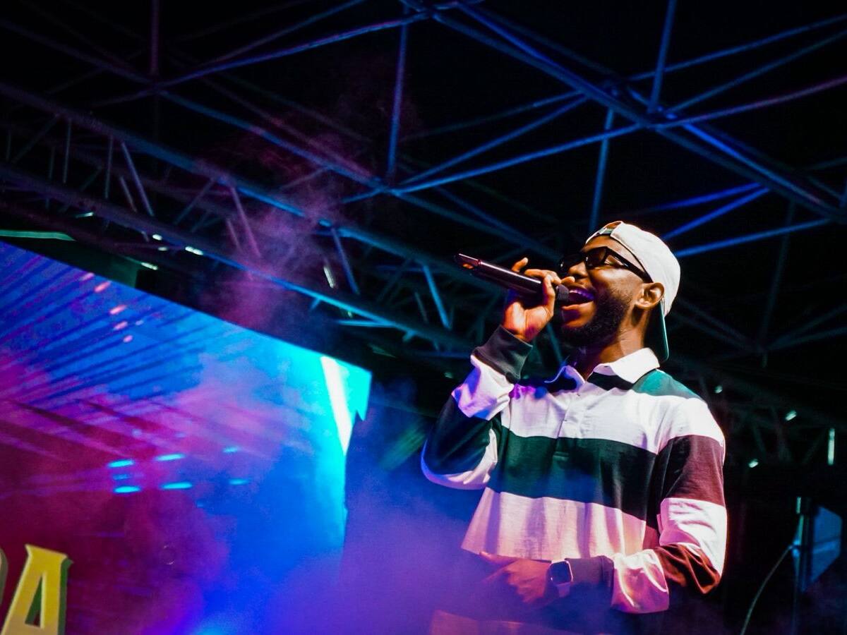 Bobby Sierra, el cartagenero detrás del #1 en Colombia con “E.M.H.D.M” de Blessd