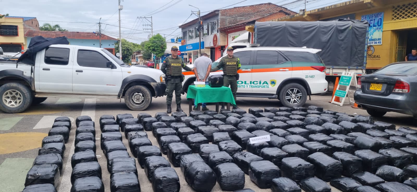 incautación de 800 kilos de marihuana.