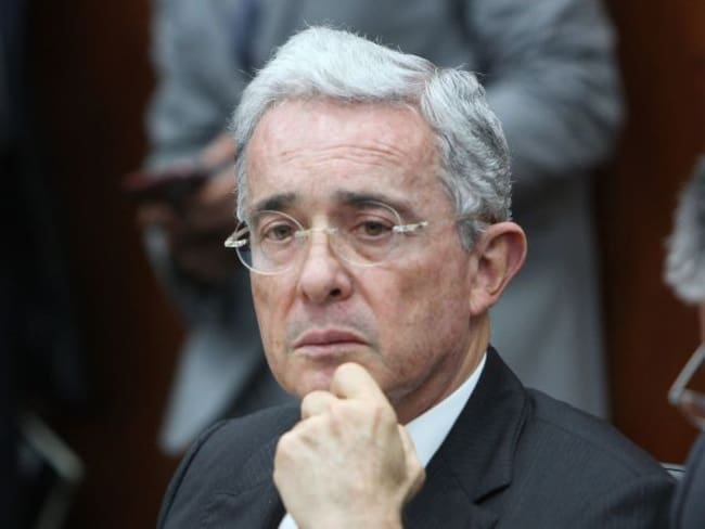 Uribe se autoproclama salvador de la agenda de Gobierno