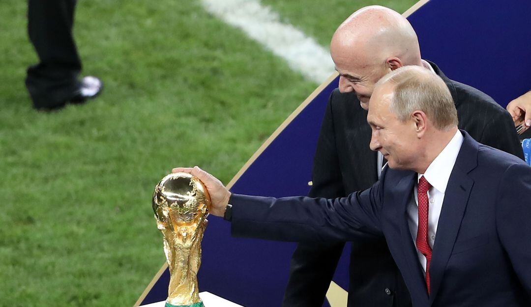 Gianni Infantino presidente de la FIFA y Vladímír Putin presidente de Rusia.