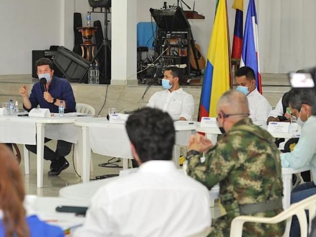 Diego Molano, ministro de Defensa, en reunión en Cauca. 