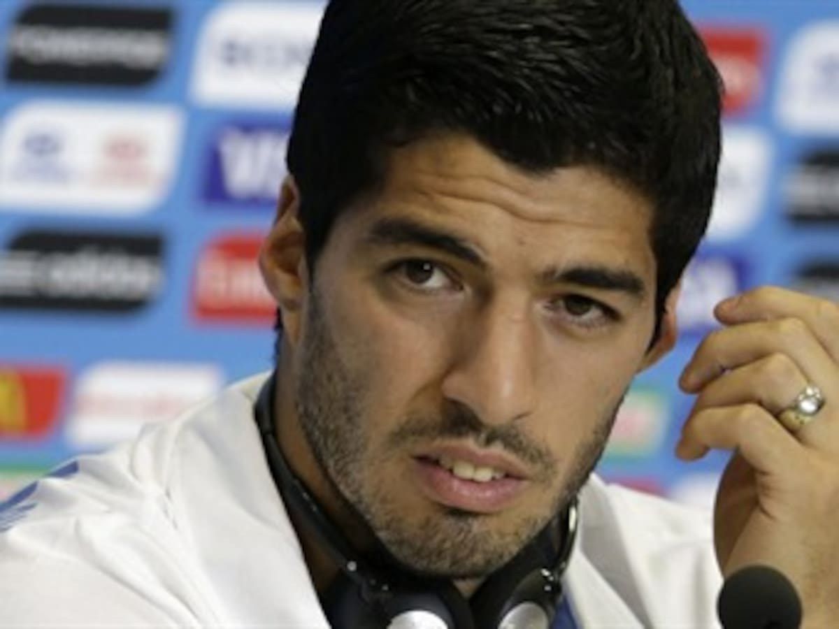 Luis Suárez reconoce mordisco a Chiellini y se disculpa