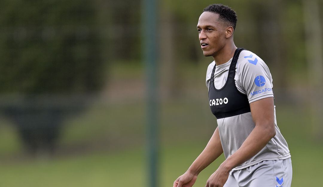Yerry Mina durante una sesión de entrenamiento de este miércoles con el Everton.