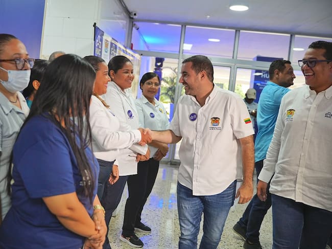 Yamil Arana, gobernador de Bolívar, en su visita al Hospital Universitario del Caribe. // Gobernación de Bolívar