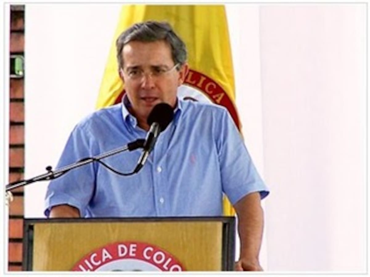 Uribe arremete contra países vecinos que albergan terroristas colombianos
