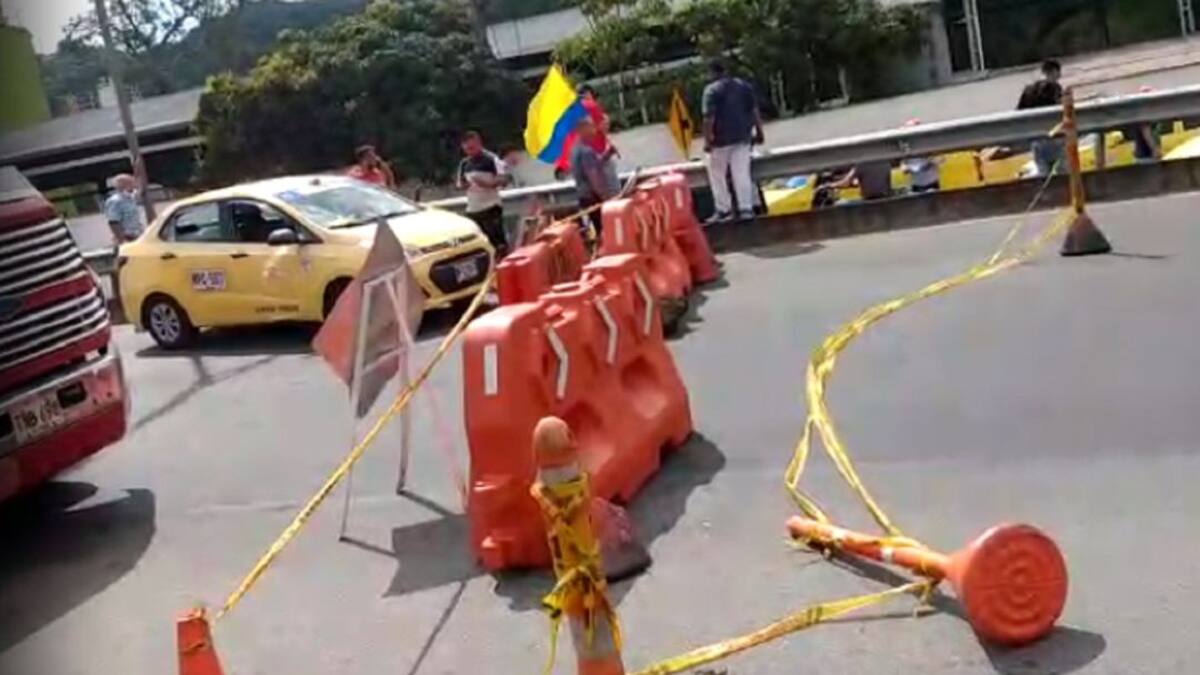 VIDEO: Taxistas reclaman reunión con alcalde y el Invías
