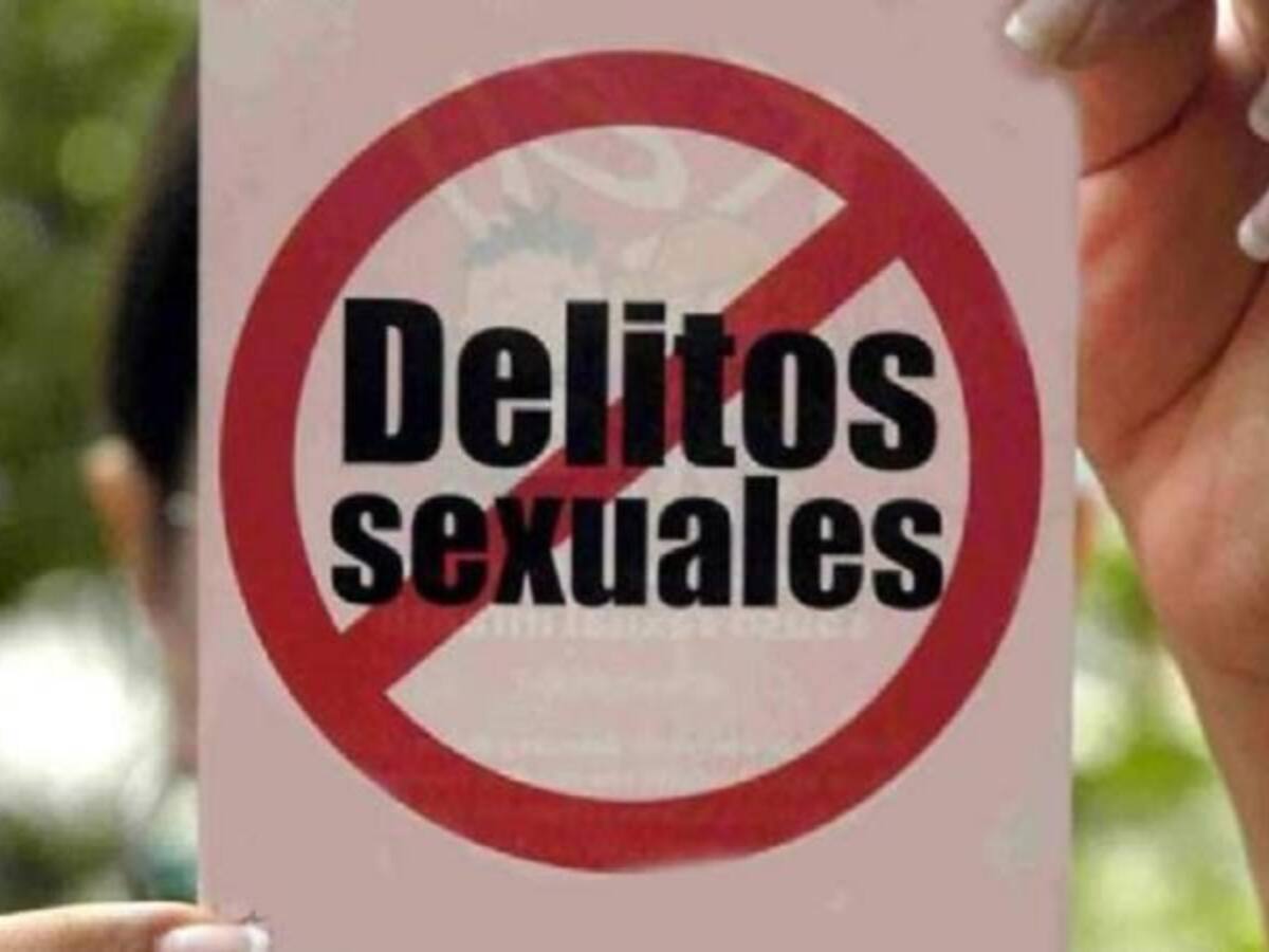 Profesor de inglés en Cali, ofreció dinero a estudiante por fotos desnudo