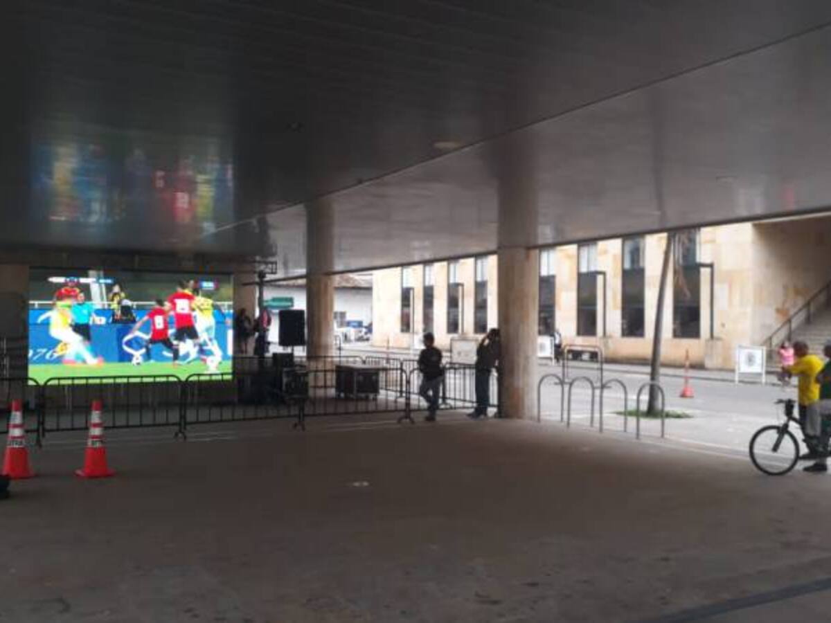 Instalan pantallas gigantes para que bumangueses vean el mundial