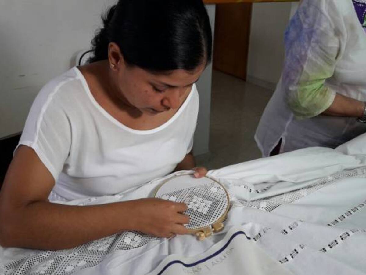 Bordadoras de Cartago acompañarán al Papa Francisco en Cartagena
