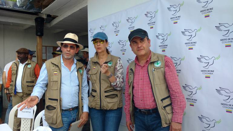 Alias 'Pastor Alape' y el general (r) Rafael Colón en la vereda Orejón. 