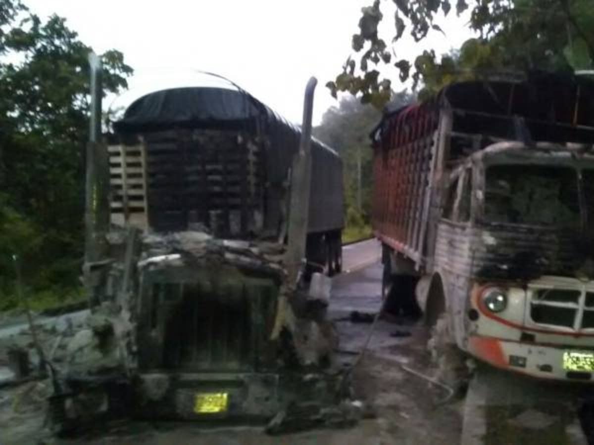 ELN incineró cuatro vehículos en la vía Pereira - Quibdó