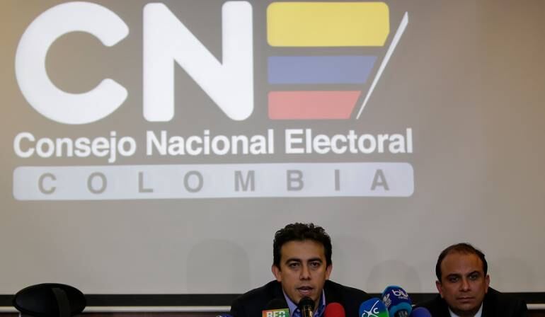  Alexander Vega Rocha, presidente del Consejo Nacional Electoral; y Carlos Camargo Assis, vicepresidente. 