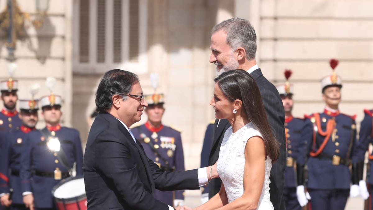 Presidente Gustavo Petro fue recibido con honores por Reyes de España