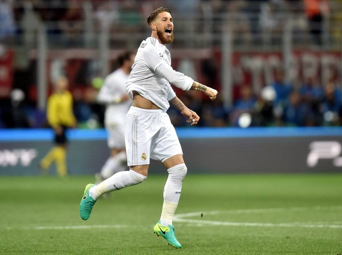 Sergio Ramos del Real Madrid celebra el primer gol del partido que marcó durante el primer tiempo de la final de la Liga Campeones.