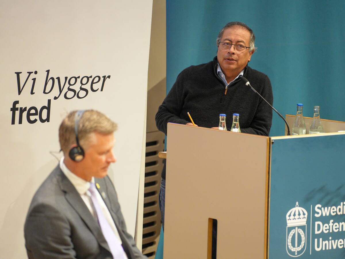 Desde Suecia, presidente Petro insiste en golpe blando contra su gobierno