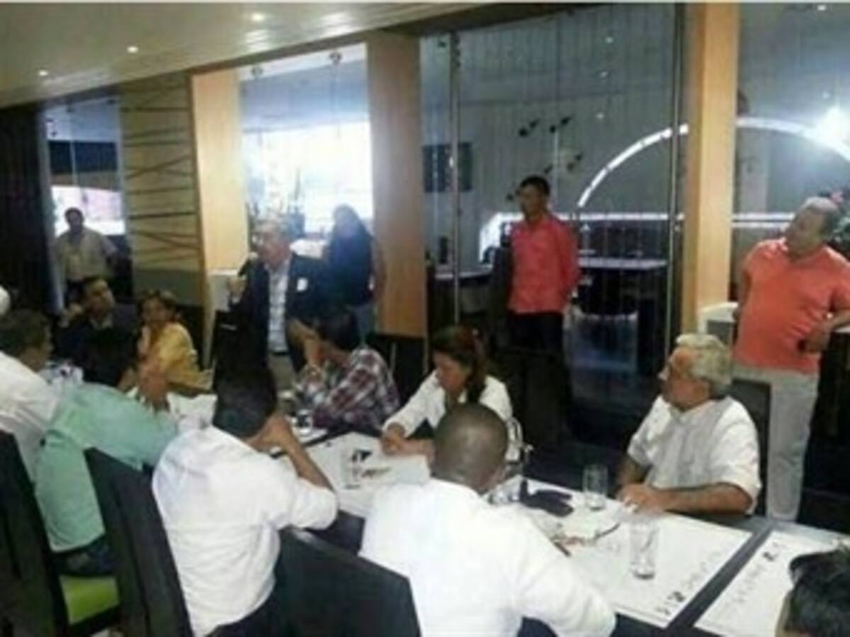Uribe se reunió con un condenado por parapolítica en Santander