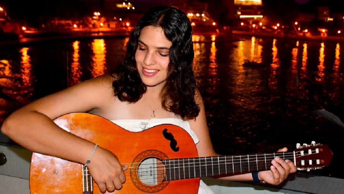 La peruana Atina incursiona en el merengue con “Vámonos”