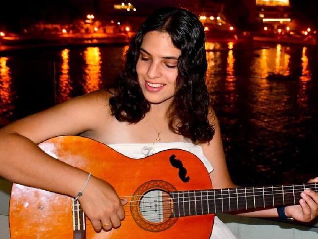 La peruana Atina incursiona en el merengue con “Vámonos”