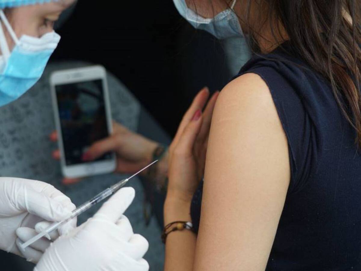 En Medellín aumentaron los contagios de COVID-19 en los jóvenes