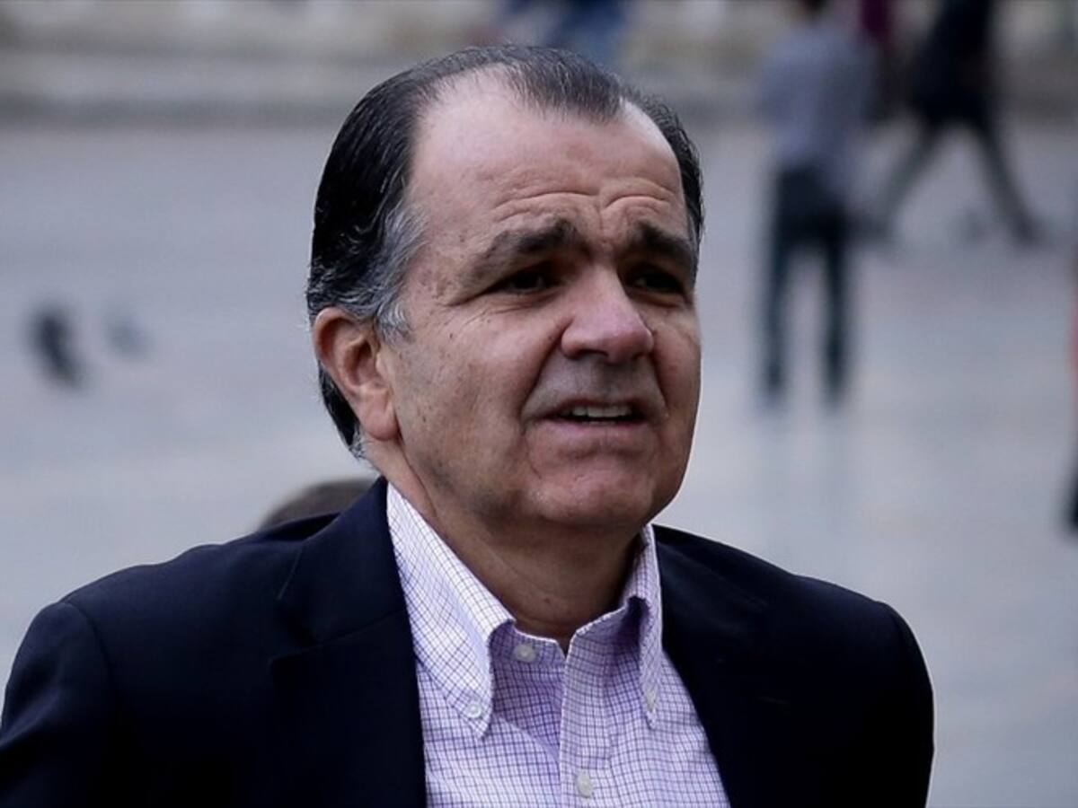“Gobierno debería lograr un acuerdo nacional en el Congreso”: Óscar Iván Zuluaga