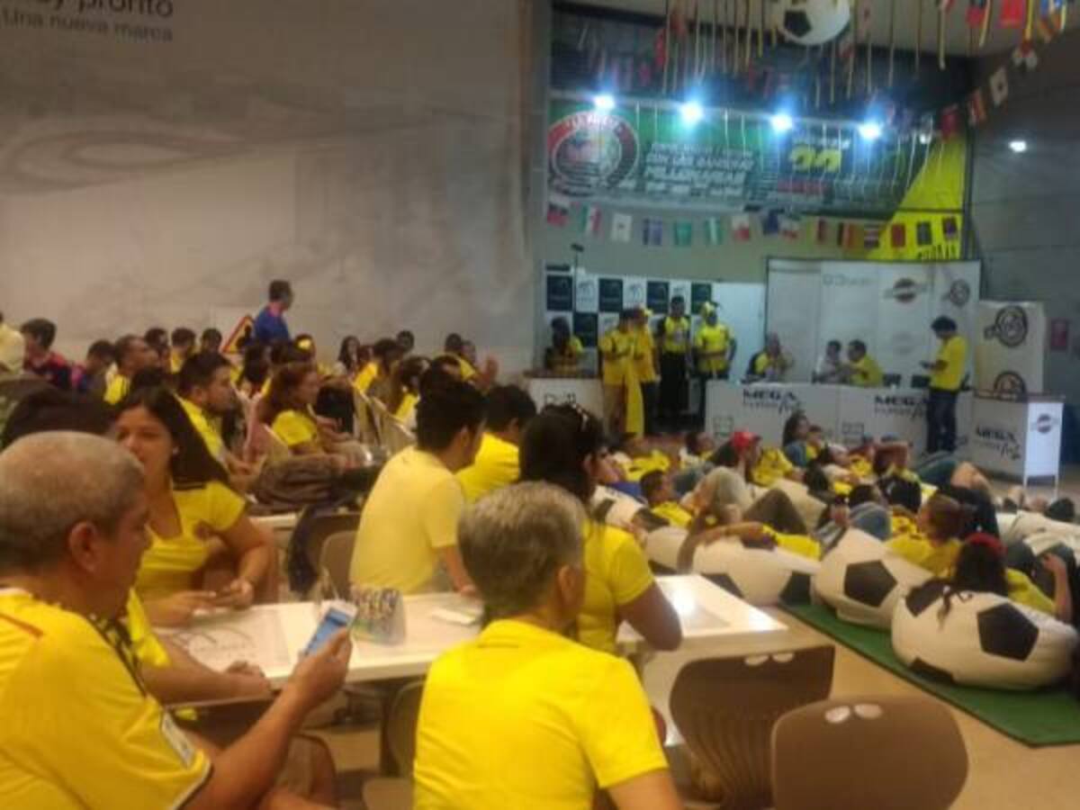 En Ibagué hinchas de la selección Colombia no pierden la esperanza