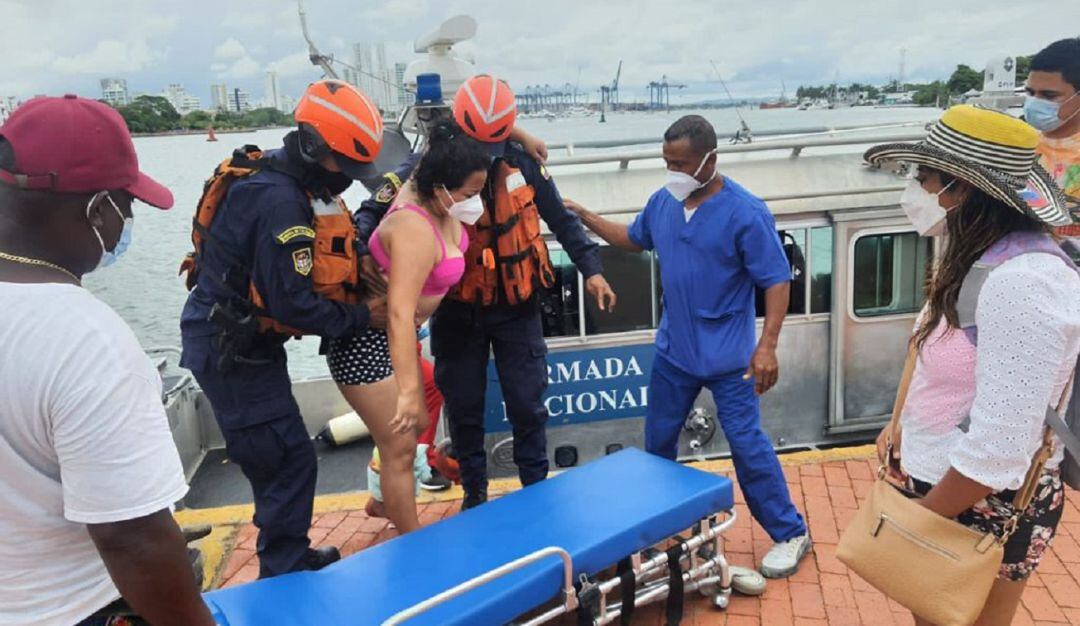 El hecho se presentó cuando la mujer de nacionalidad peruana se bajó de la embarcación que ya se encontraba fondeada y apagada