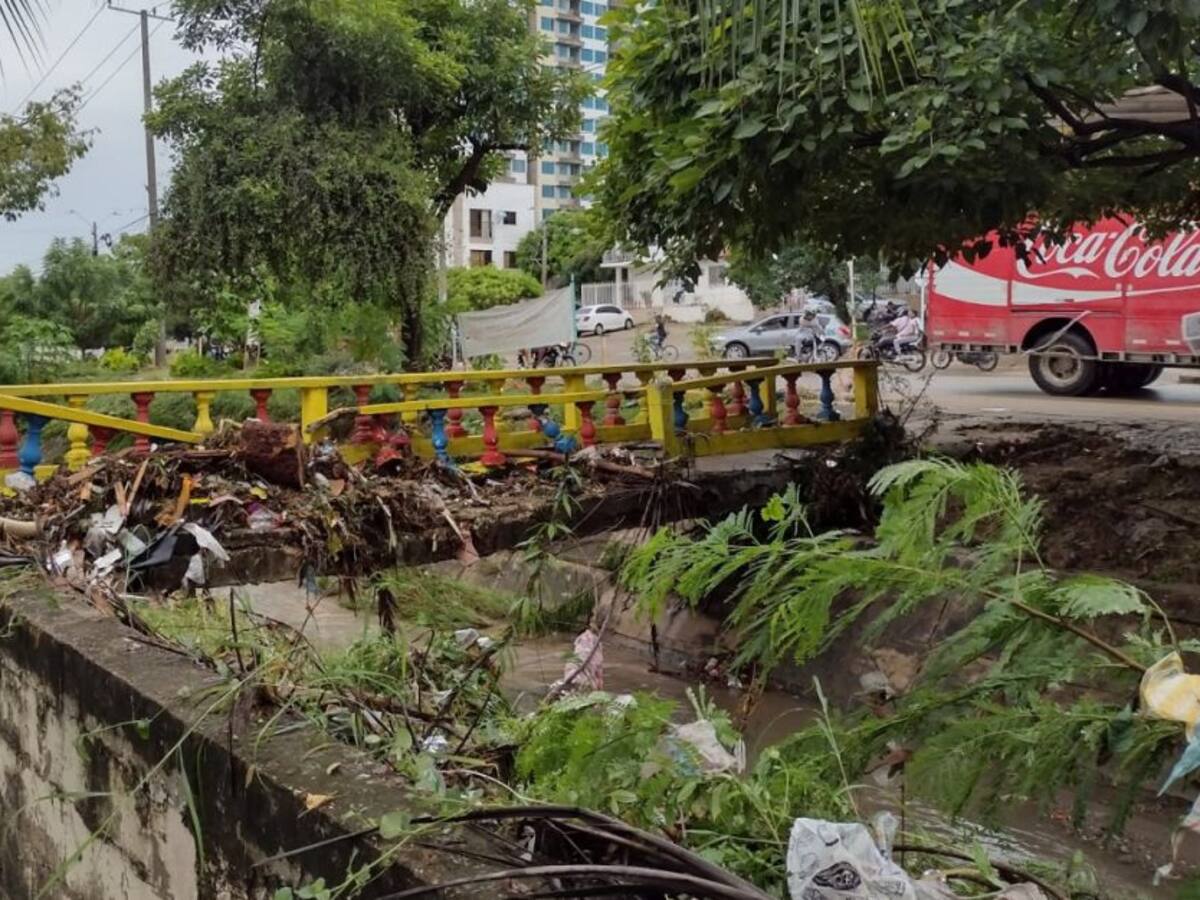 Puente peatonal en El Campestre destruído tras intenso aguacero
