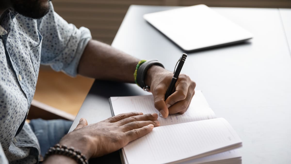 ¿Lo hace? Este es el significado de escribir mucho su propio nombre, según psicólogos