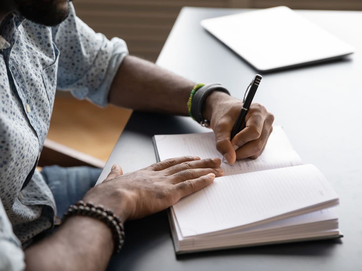 ¿Lo hace? Este es el significado de escribir mucho su propio nombre, según psicólogos