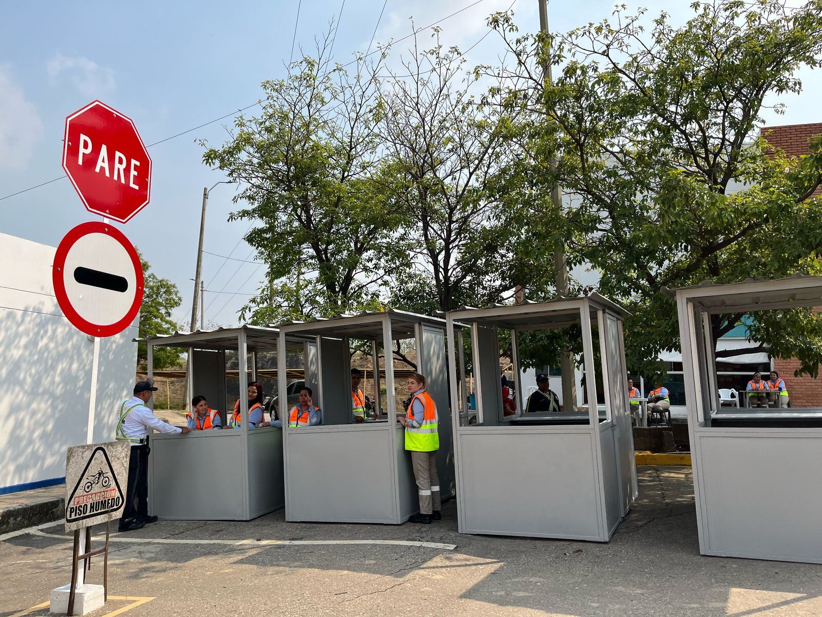 Casetas provisionales en el peaje La Parada, Villa del Rosario. / Foto: Caracol Radio Cúcuta.