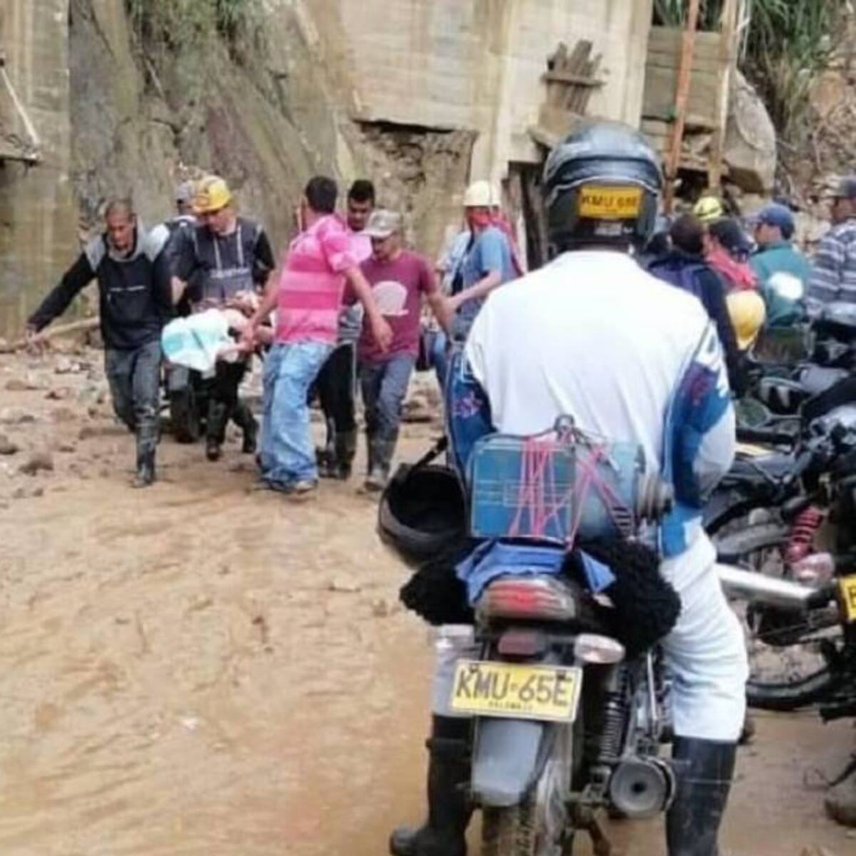 Mientras era trasladado por las calles de Marmato, Caldas, falleció de un infarto