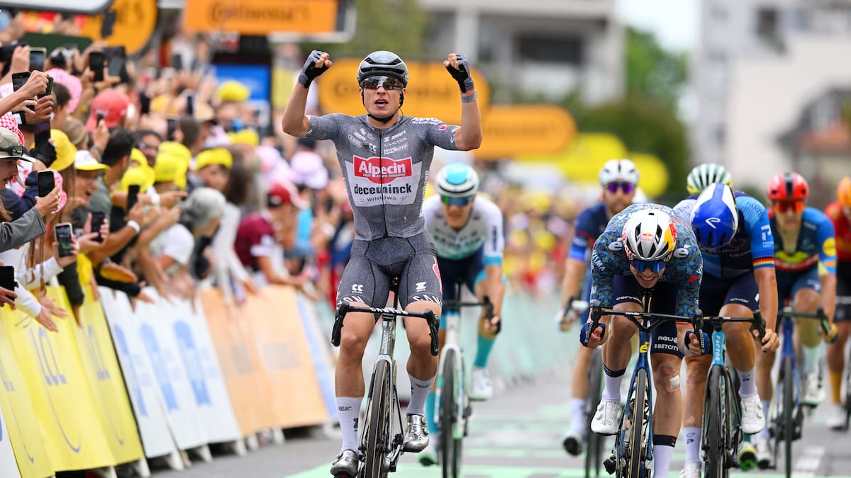 Philipsen gana la etapa 16 y deja a Fernando Gaviria sin chances de triunfo en el Tour
