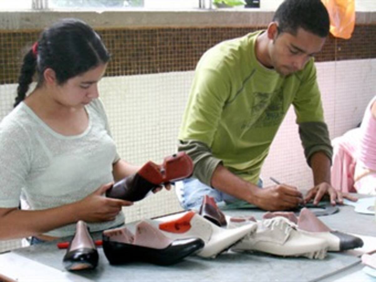 Trabajadores del calzado estrenan centro de servicios empresariales