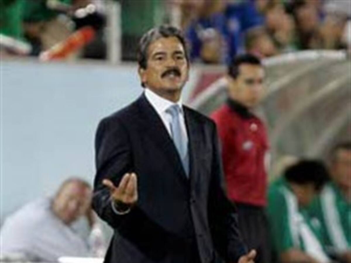 Jorge Luis Pinto señaló que 'Bolillo' Gómez debe llegar a la selección con el overol puesto