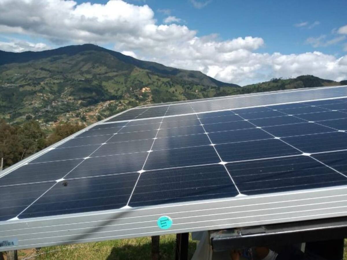 EPM instalará paneles solares casas vulnerables de Medellín