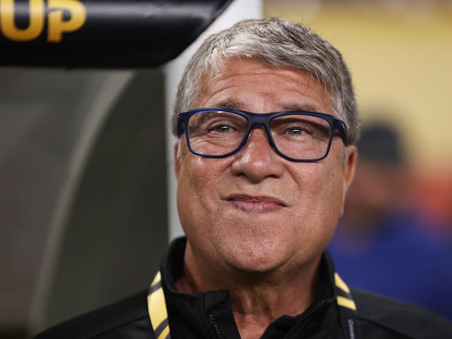 Hernán Darío Gómez, DT colombiano de El Salvador. (Photo by Omar Vega/Getty Images)