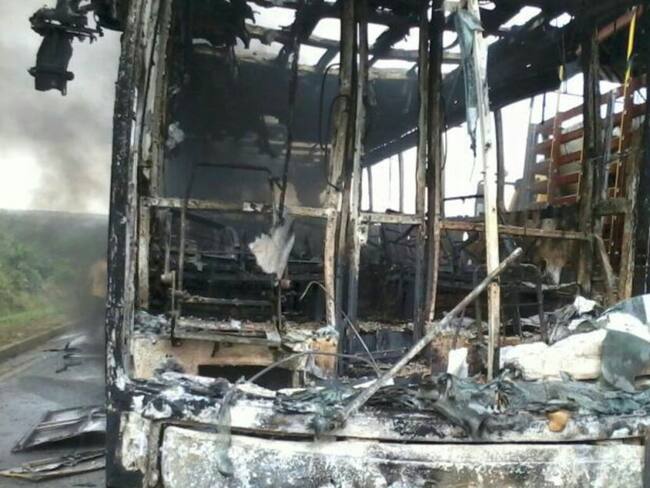 ELN habría incinerado un bus en la vía Risaralda - Chocó