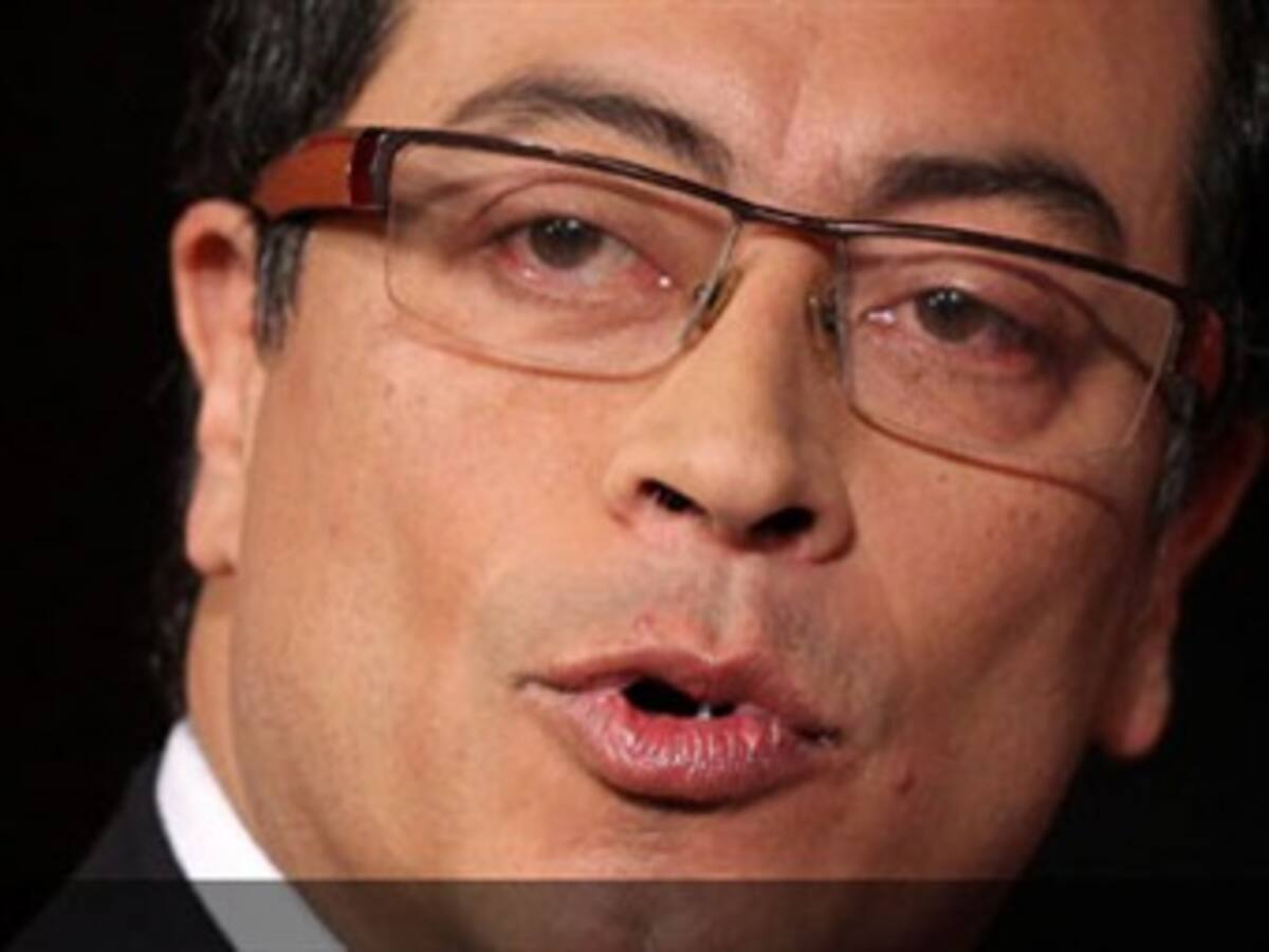 No es ético que hermano del organizador de la revocatoria haya firmado en su contra: Petro