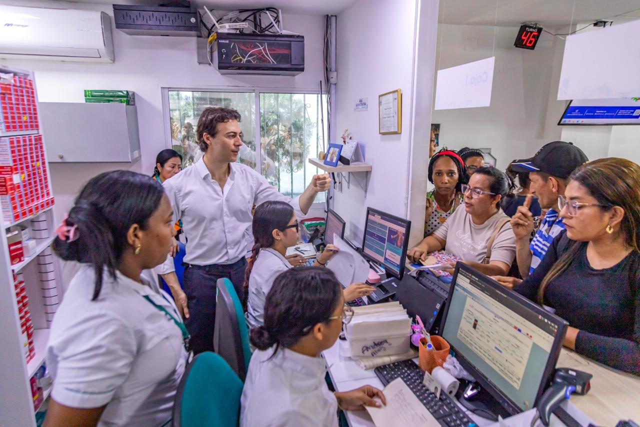 Recorrido del Superintendente de Salud en Cartagena. // Cortesía