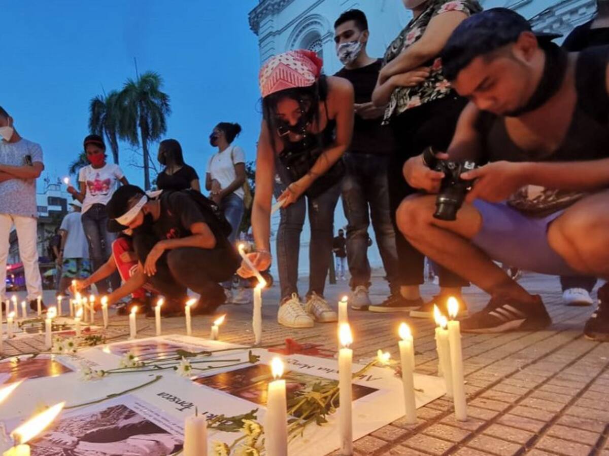 Jóvenes en Montería rechazaron actos de violencia con una velatón