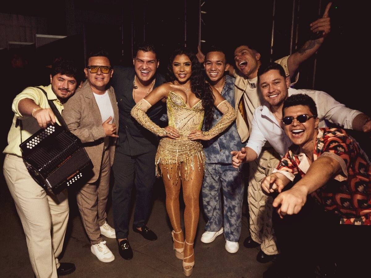 YOHAN USUGA rinde homenaje a Shakira en los premios monitor junto a 6 de los artistas vallenatos