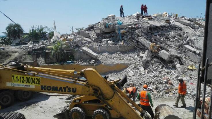 El drama de los sobrevivientes a terremoto en Ecuador