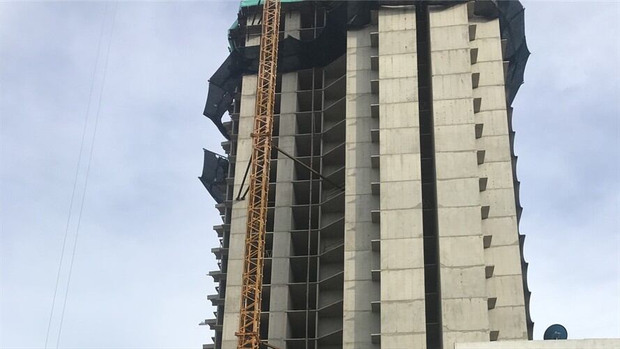 Sellan edificio Aquarela que se construye cerca del Castillo San Felipe en Cartagena. Foto: La Wcon Julio Sánchez Cristo