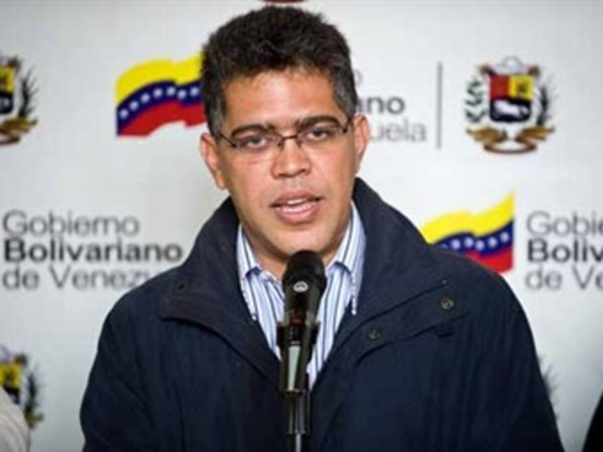 Canciller venezolano afirma que Chávez ordenó mantener la unidad con Colombia